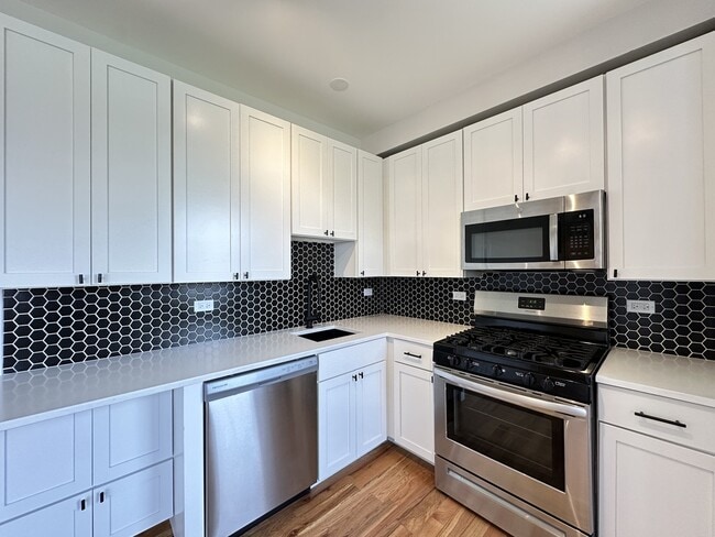 Photo - 643 W Wrightwood Ave Unit 413