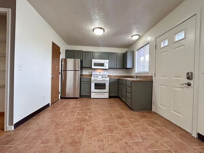 260 Carriage Ln SW