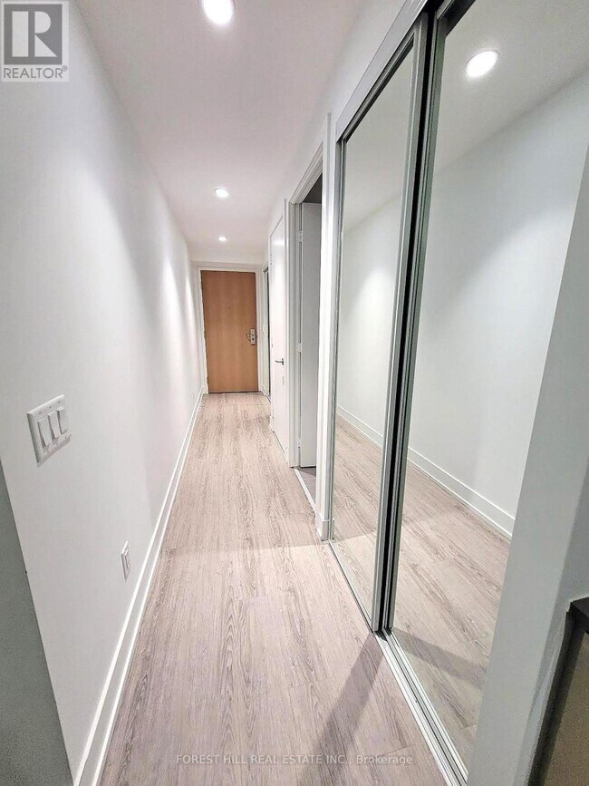 Photo - 7 Grenville St Unit 3702