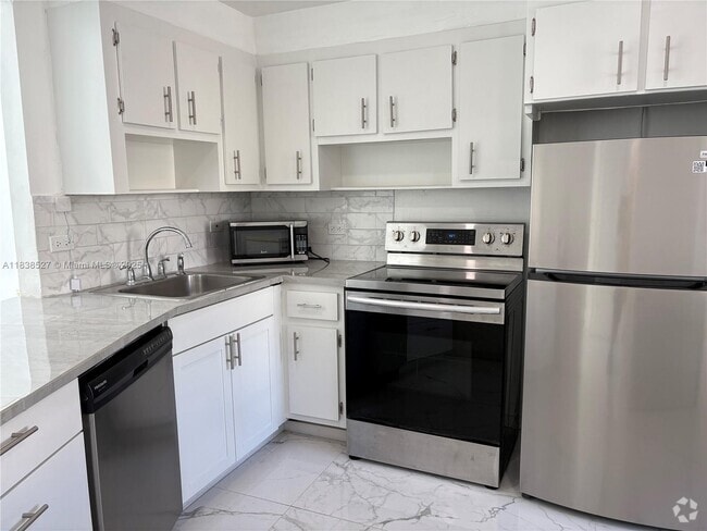 Building Photo - 1710 NE 191st St Unit 307-3 Rental