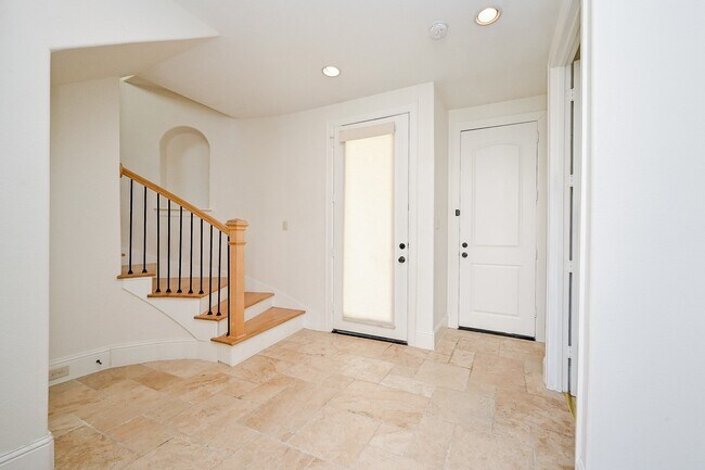 Photo - 1825 W 24th St