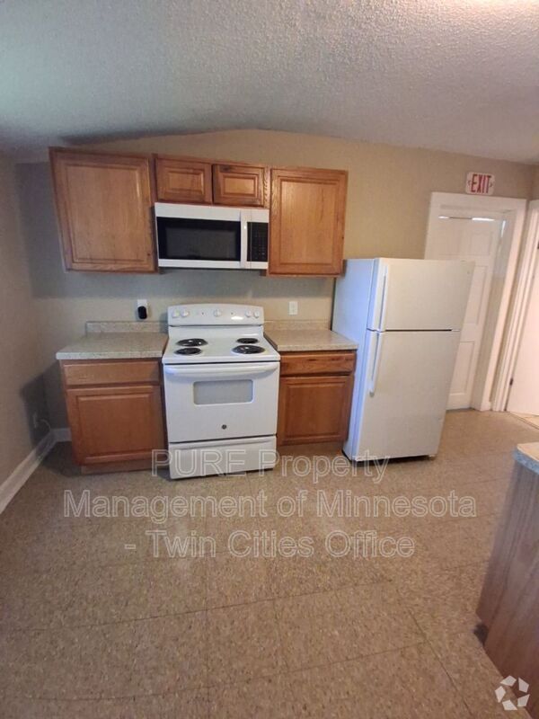 Building Photo - 987 N Churchill St Unit 2 Rental
