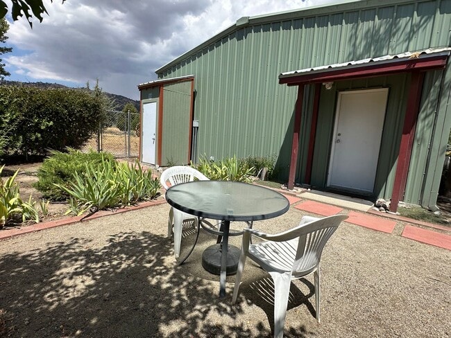 Photo - Furnished Studio READY NOW! electricity in...