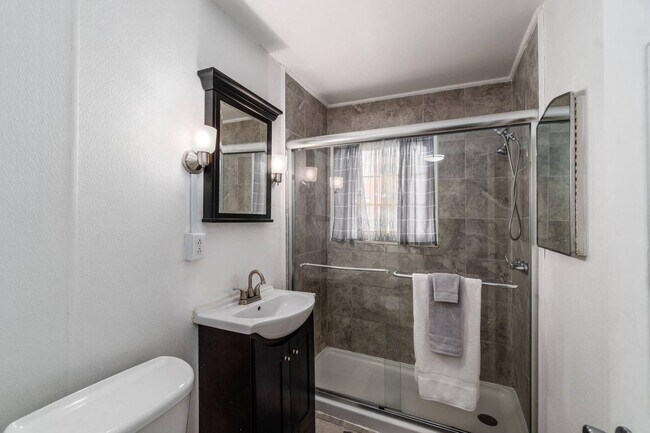 Photo - 1750 E Broad St