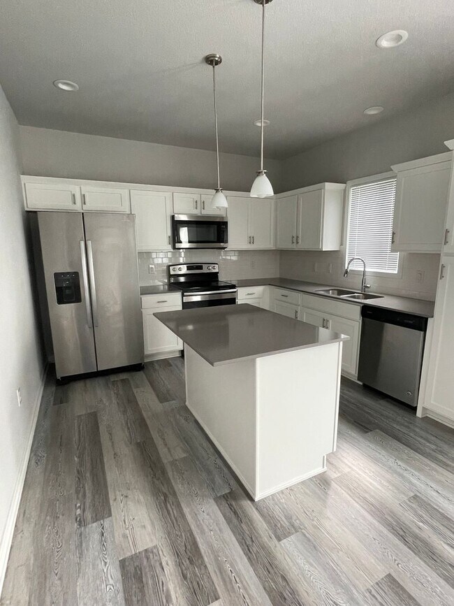 Photo - FREE RENT SPECIAL!  3 bedroom 2.5 bath Sin...