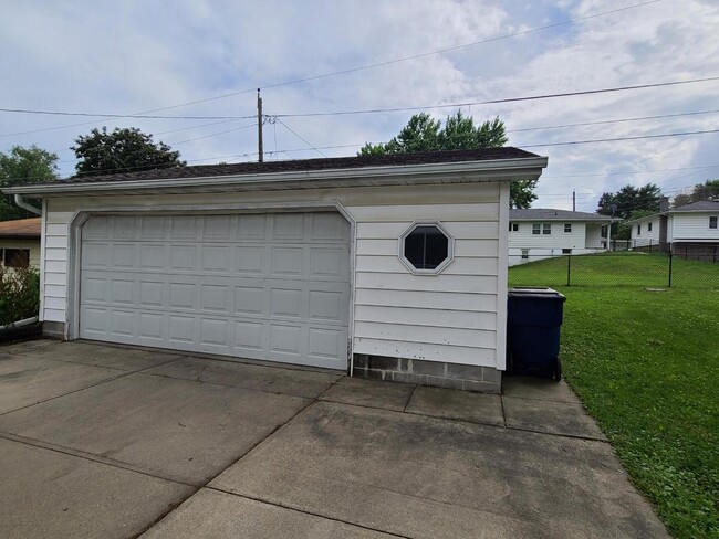 Photo - 608 Cataract Ave