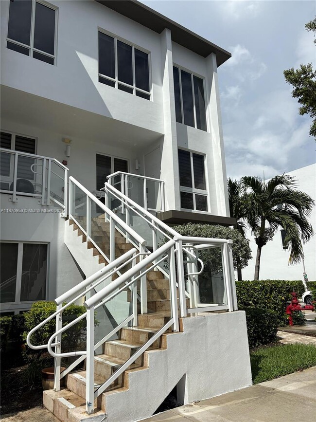 Photo - 10265 NW 63rd Terrace Unidad 210 Rental