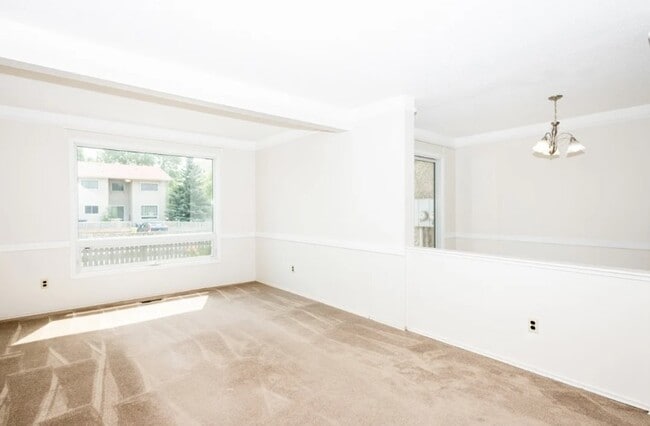 Building Photo - 75 Oak Park Walk