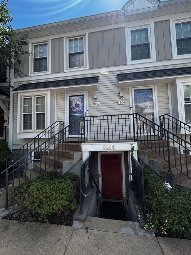 Building Photo - Furnished 2BR, 2BA Condo with Backyard in ...