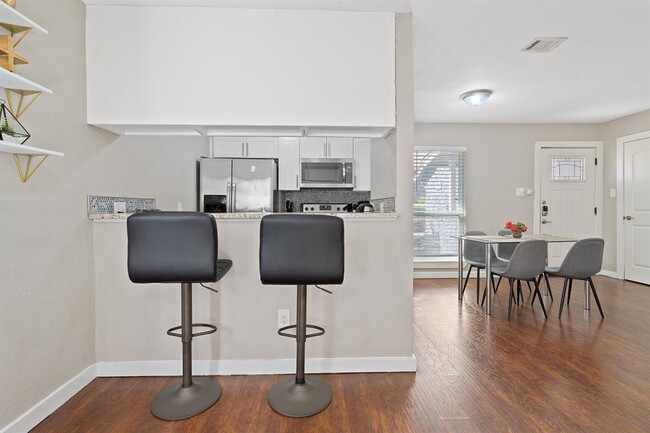 Photo - 1906 Valley Hill Cir