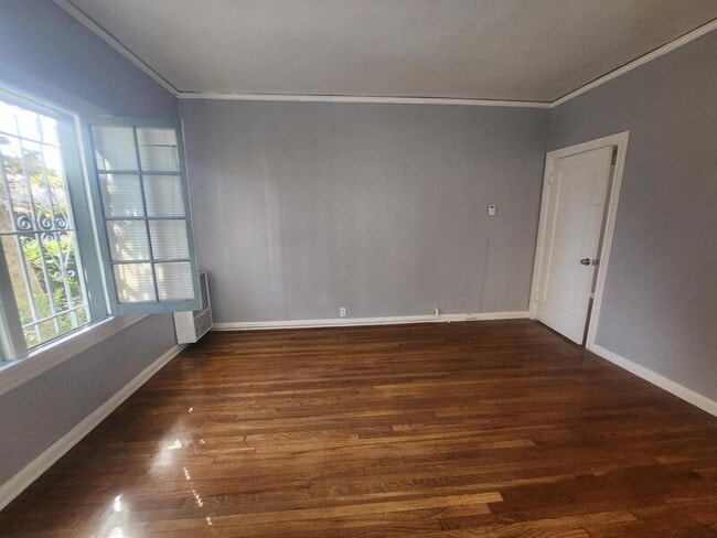 Photo - 4023 W 6th St