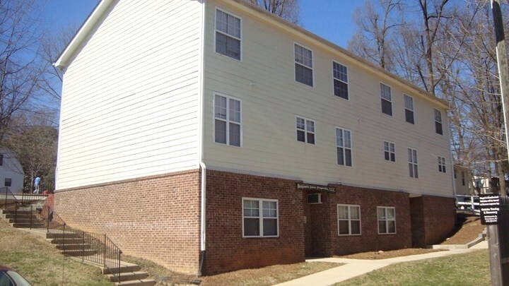 Photo - 3936 McIntosh St Apartments