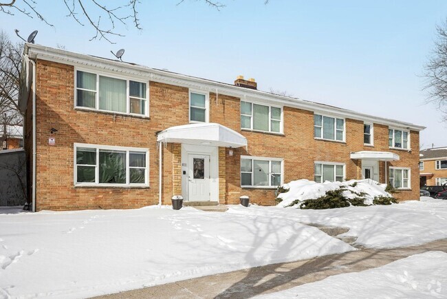 Building Photo - 2501-2503 S 44th St. - 8 Unit 2501 - 3 Rental