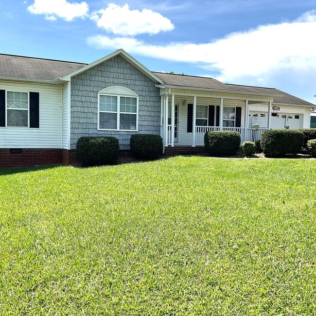 Home with 3 Bedrooms, 2 Baths with 2 Car G... - Home with 3 Bedrooms, 2 Baths with 2 Car G...