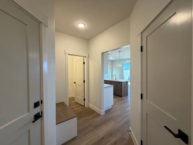 Photo - 614 Hemsworth Ln