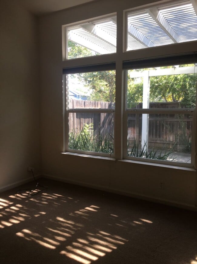 Photo - 3 Bed 2.5  Bath House in South Davis