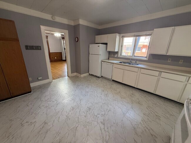 Photo - 1915 University Ave