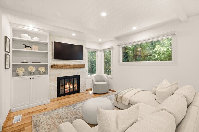 Photo - 814 W Bleeker St
