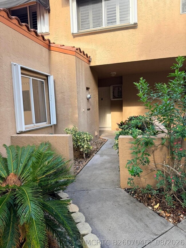 Building Photo - 612 N University Dr
