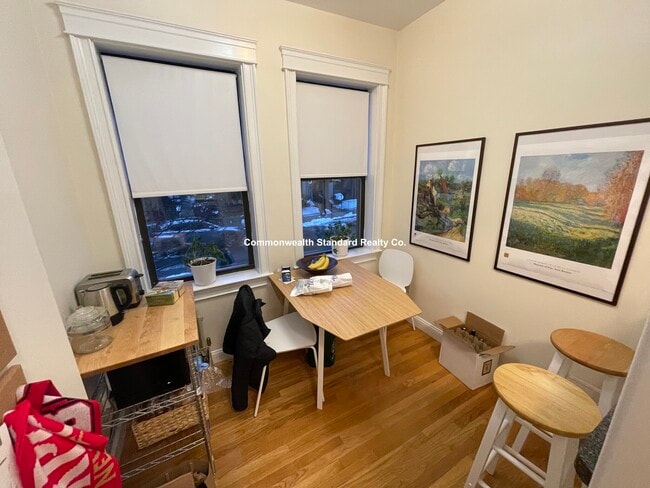 Building Photo - 76 Quint Ave Unit 3