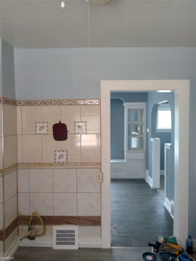 Photo - 2 br, 1 bath Triplex - 3549 West 129th Str...