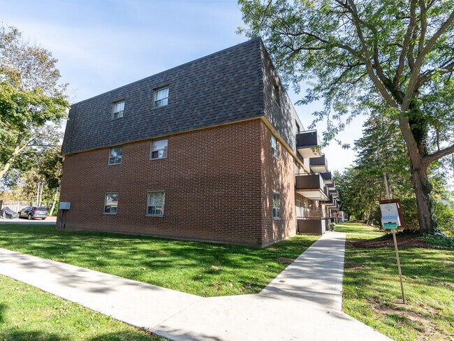 Photo - Lisgar Ave Apartments