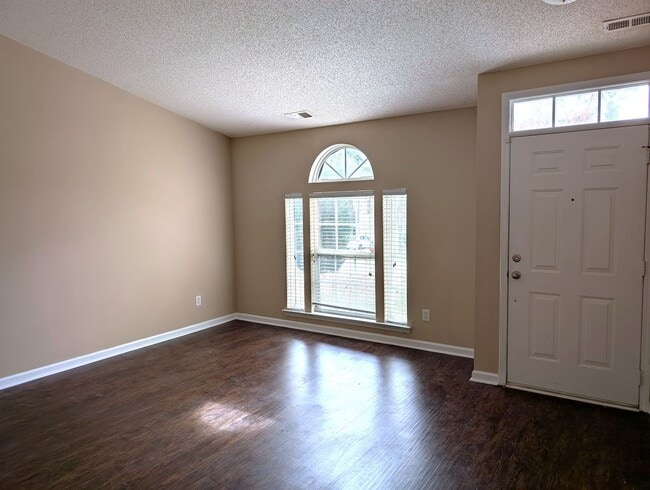 Photo - 100% Upgraded!  Minutes form I-485/Airport...