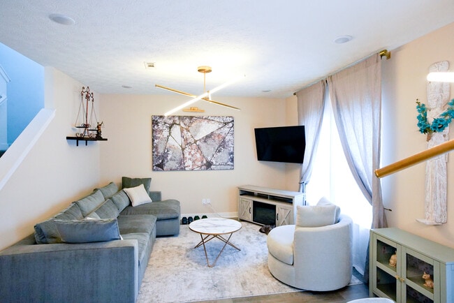 Photo - 512 Auld Farm Cir