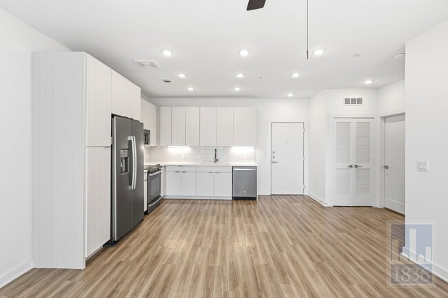 Building Photo - 4802 S Congress Ave Unit Apartment 514
