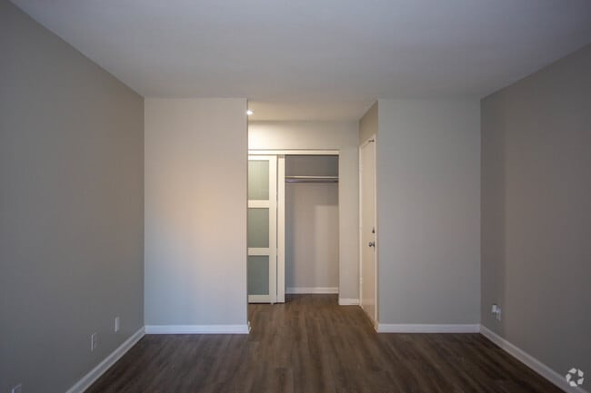 1BR, 1BA-680 SF