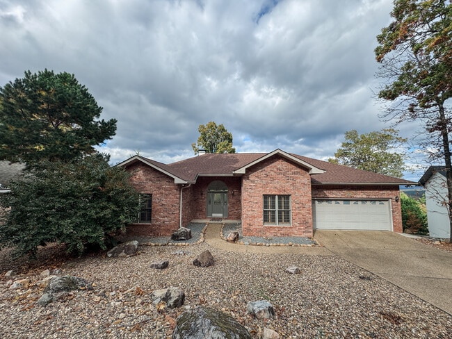 Building Photo - 27 Cadiz Ln