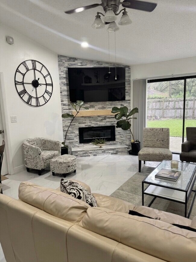 Photo - 949 Cinnamon Ct