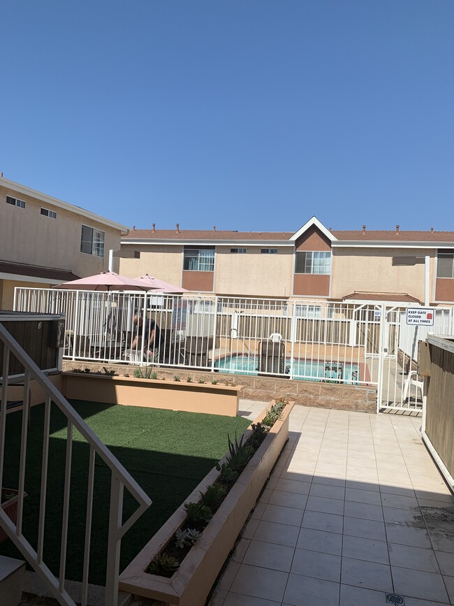 Photo - 4315 W 145th St Unit 03