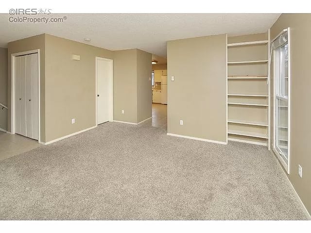 Photo - 537 Strachan Dr