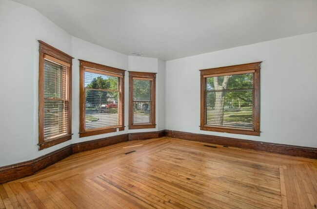 Photo - 221 S Pine St