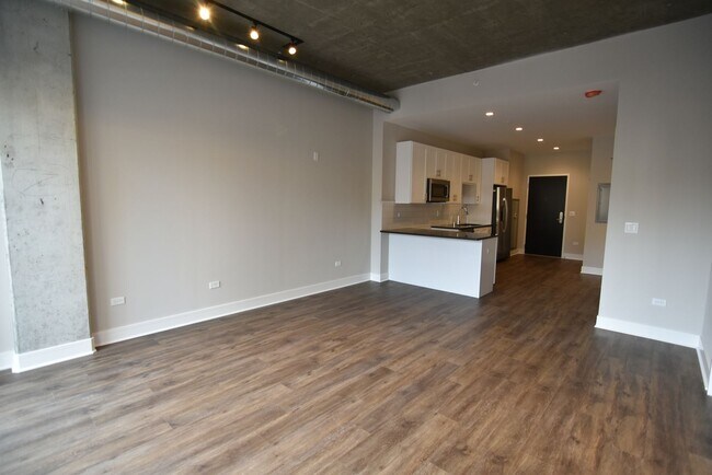 Photo - 3832 N Broadway St Unit 504