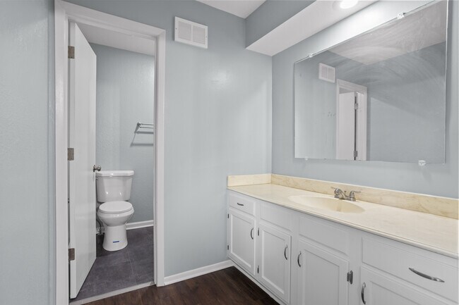 Photo - 642 NW Valleybrook Rd