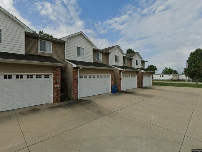 Building Photo - 102-114 Wintergreen Unit 104