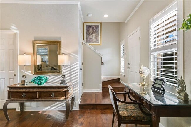 Photo - 2201 Lakeway Blvd