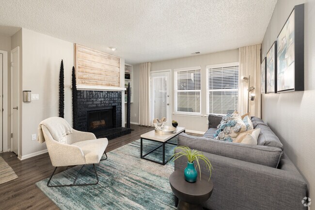 1BR, 1BA - 685SF - Living Room