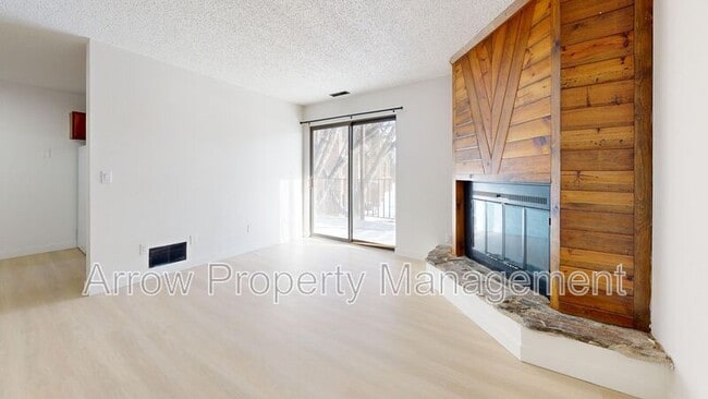 Building Photo - 203 E Arbor Ave