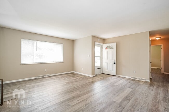 Photo - 1053 Wiltshire Rd