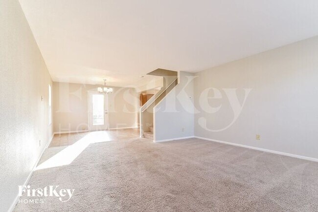 Photo - 723 Sedgewick Ln