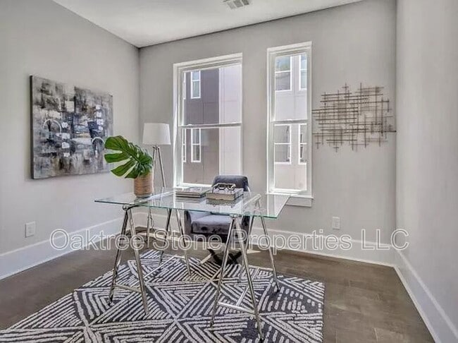 Photo - 456 Parkway Dr NE