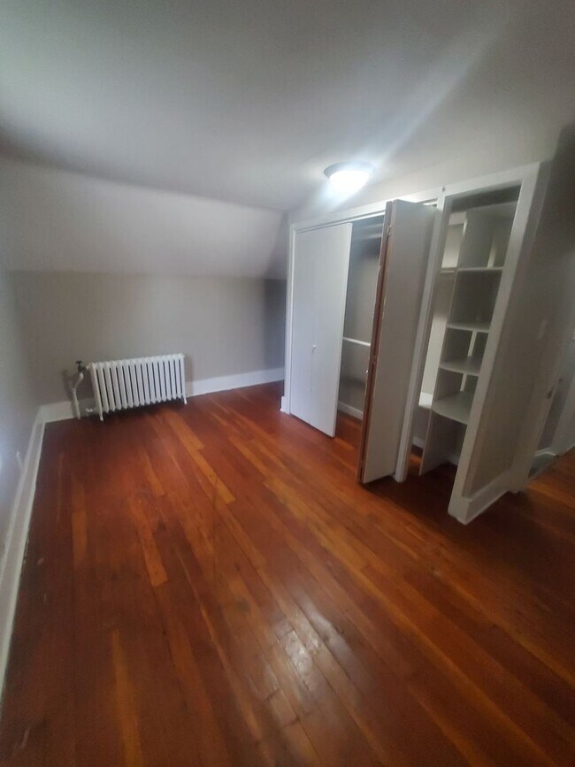 Photo - 3 Bedroom Duplex Unit 1026A Upper
