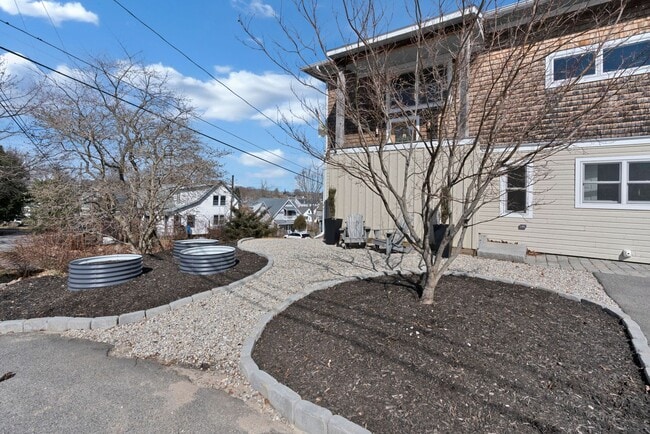 Photo - Stunning 4 Bed 2.5 Bath Steps from Willards Beach