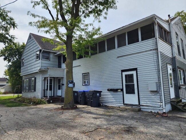 Building Photo - 418 Sherry St Unit 1