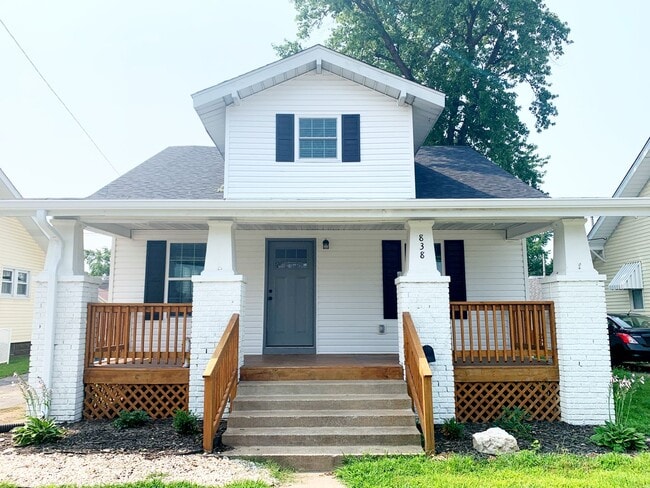 Building Photo - Beautifully Renovated and Move in Ready! Rental