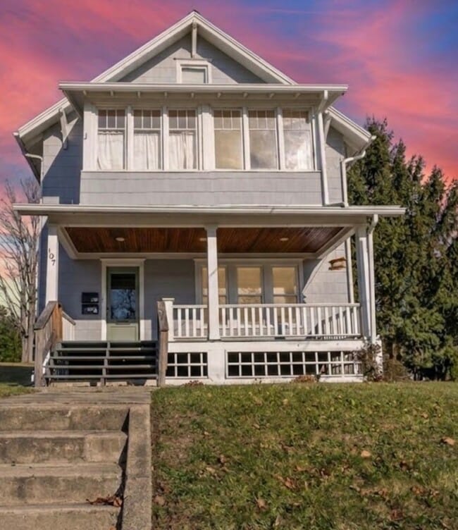 Building Photo - 107 W Valley St Unit 2