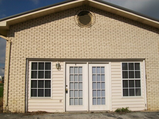 Building Photo - 3680 Snapps Ferry Rd Unit #4 3680 Snapps Ferry Rd